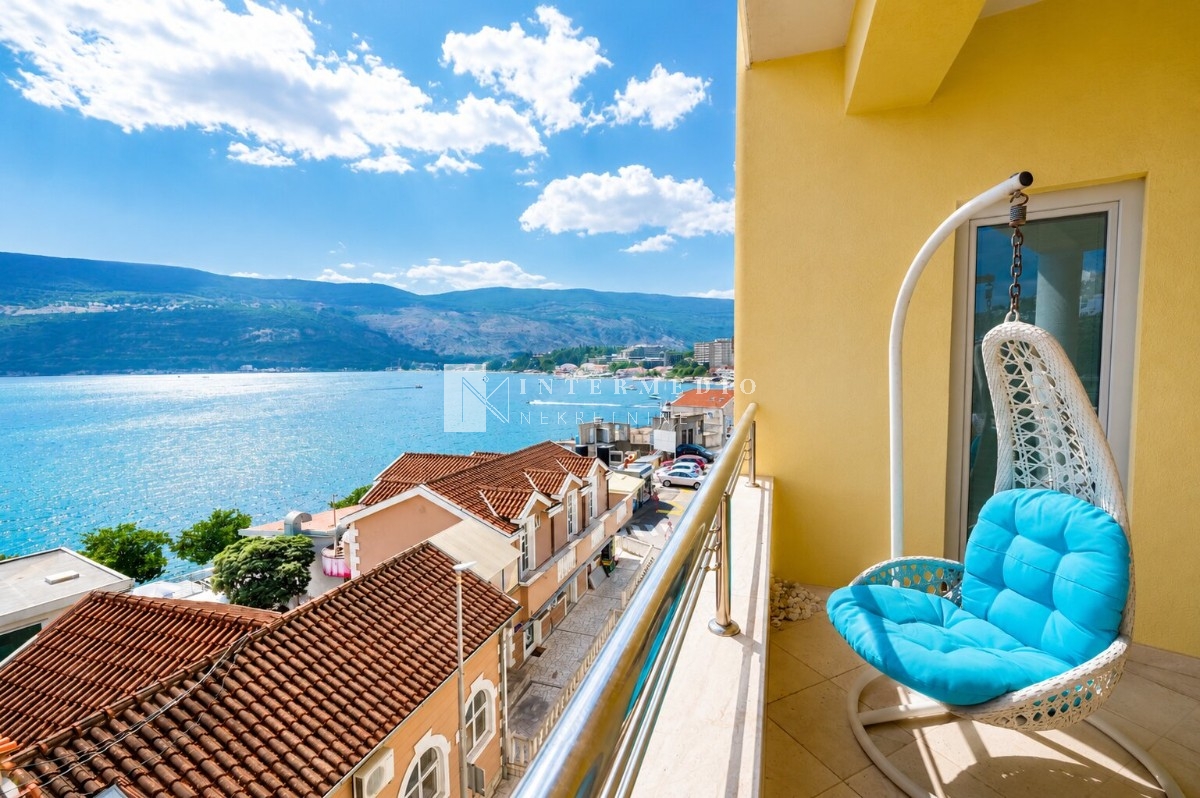 Apartman 94 m² na 20 metara od mora u Igalu – Pogled na more i velika terasa